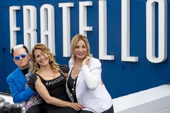 Grande Fratello. Simone Coccia Colaiuta provoca, Lucia Bramieri: "Ti dirò dove mi piace mordere..."