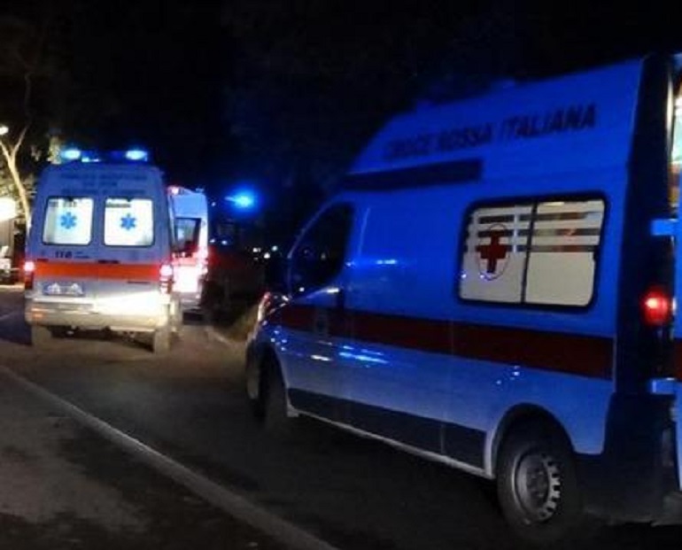 Cosenza, torna dal Luna Park e si schianta con l'auto contro un muro: muore il bambino di tre anni (foto d'archivio Ansa)