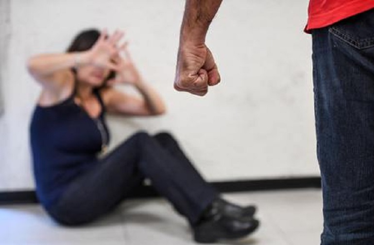 India, perde la moglie al gioco e poi assiste al suo stupro (foto Ansa)