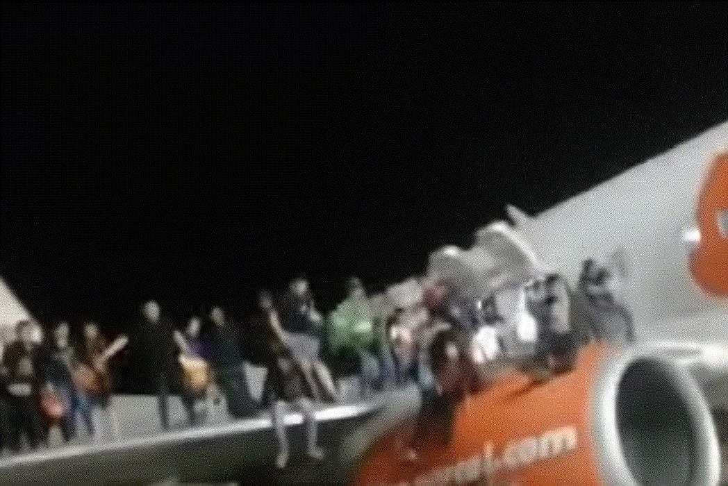 indonesia aereo bomba