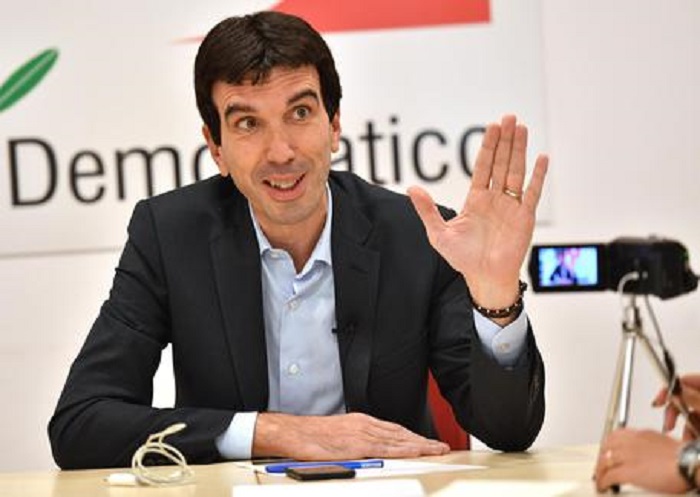 Emergenza democratica. Può il Pd fermare i nuovi barbari? Calenda dice...