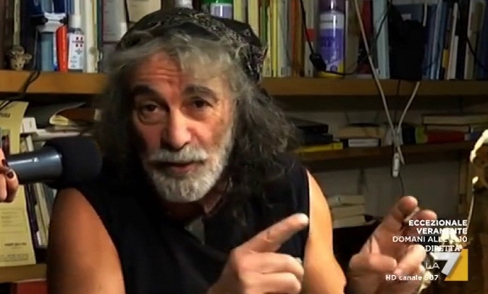 Mauro Corona: "Sono alcolista. Bevo dieci birre al giorno e almeno..."