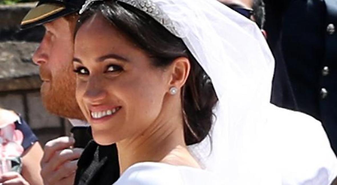 Meghan Markle, quella FOTO profetica di 22 anni fa davanti a Bukingham Palace