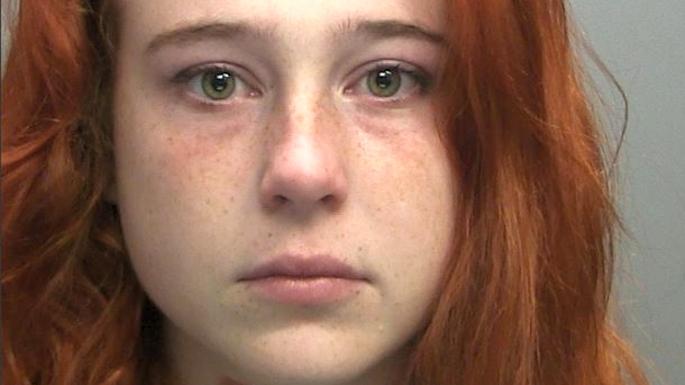 travestita clown accoltella