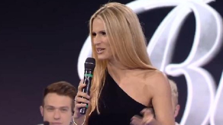 Amici: Michelle Hunziker, Luca Argentero e Belen sfidano Il Volo