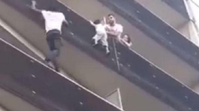 Mamoudou Gassama, Macron dà la cittadinanza al migrante "Spiderman" che ha salvato il bambino