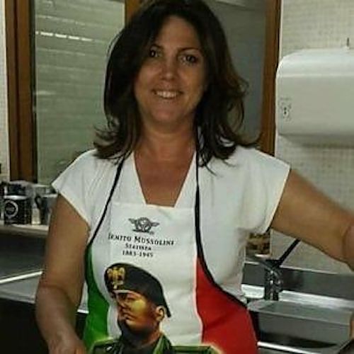 Nunzia Castro e il grembiule con Mussolini ritratto: polemiche a San Giovanni Rotondo