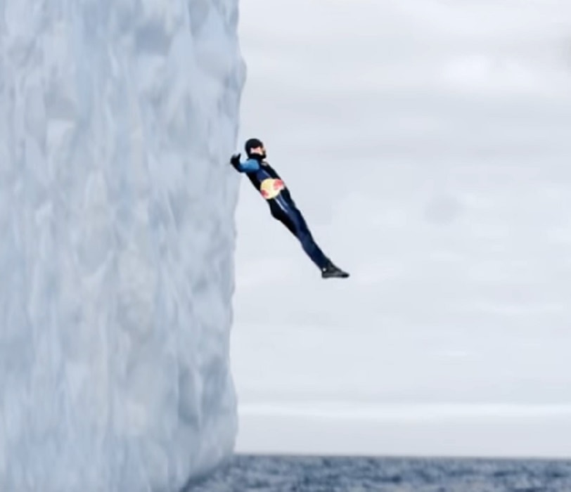 Antartide tuffo iceberg