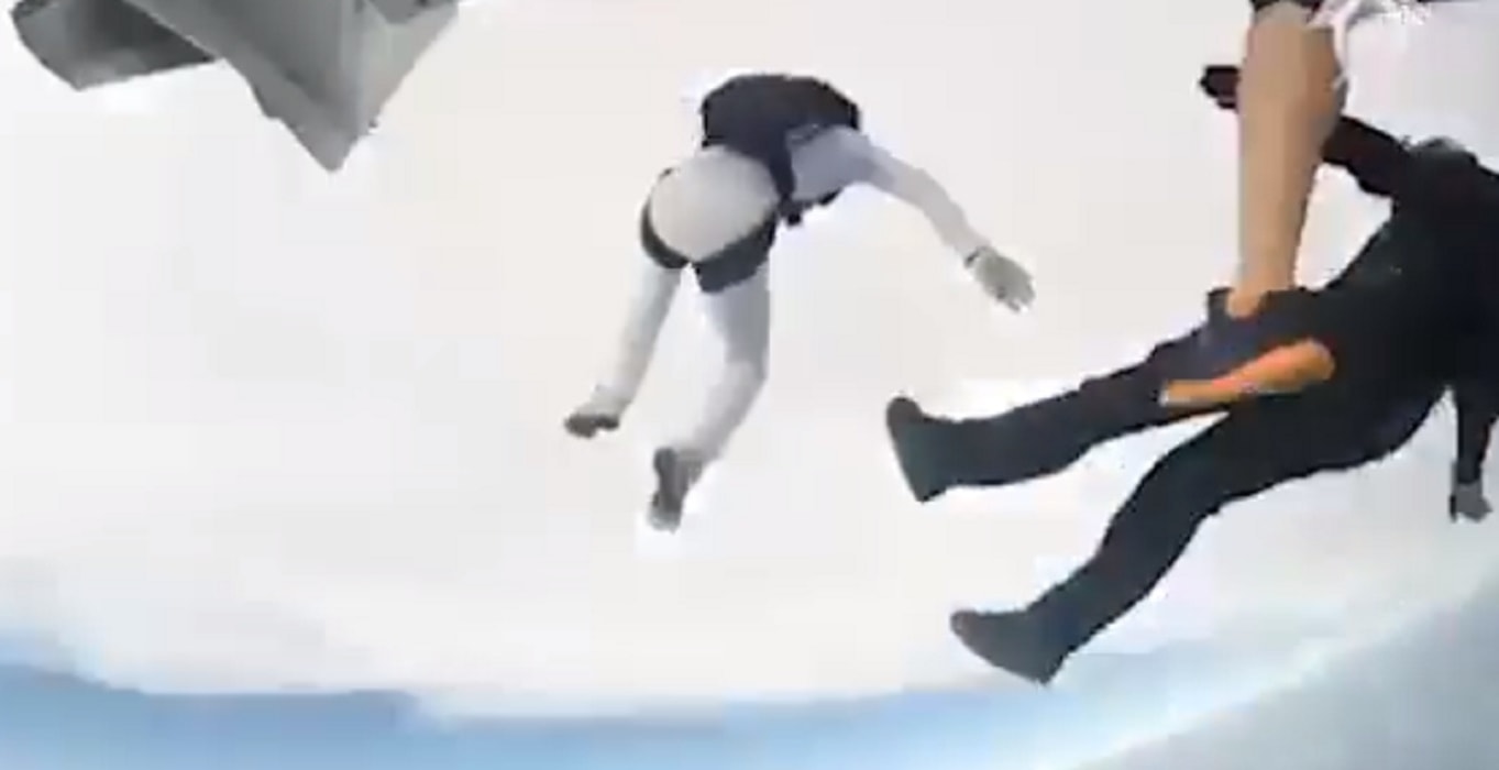 paracadutisti, scontro in volo