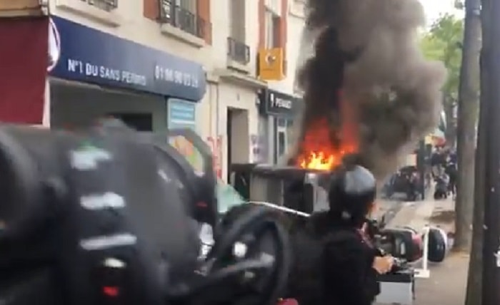 Caos a Parigi, corteo del Primo Maggio: anarchici danno fuoco a McDonald's e concessionaria Renault