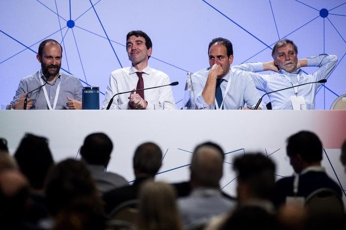 Partito democratico, Pd alla deriva, tutti contro tutti, solo Calenda...