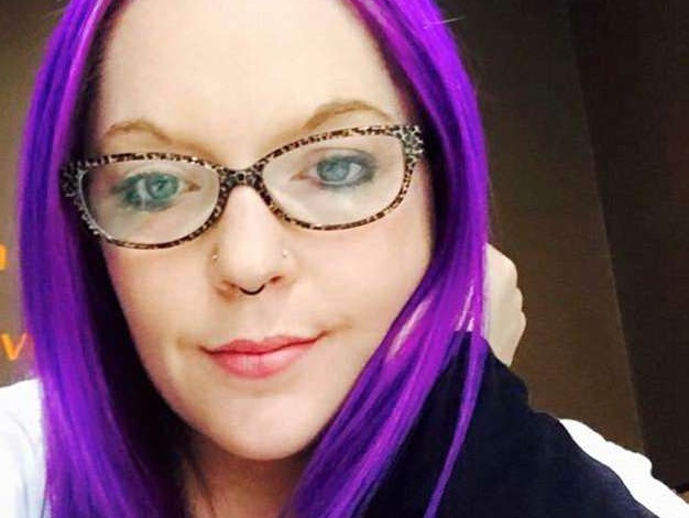 Va a farsi un piercing e muore per setticemia