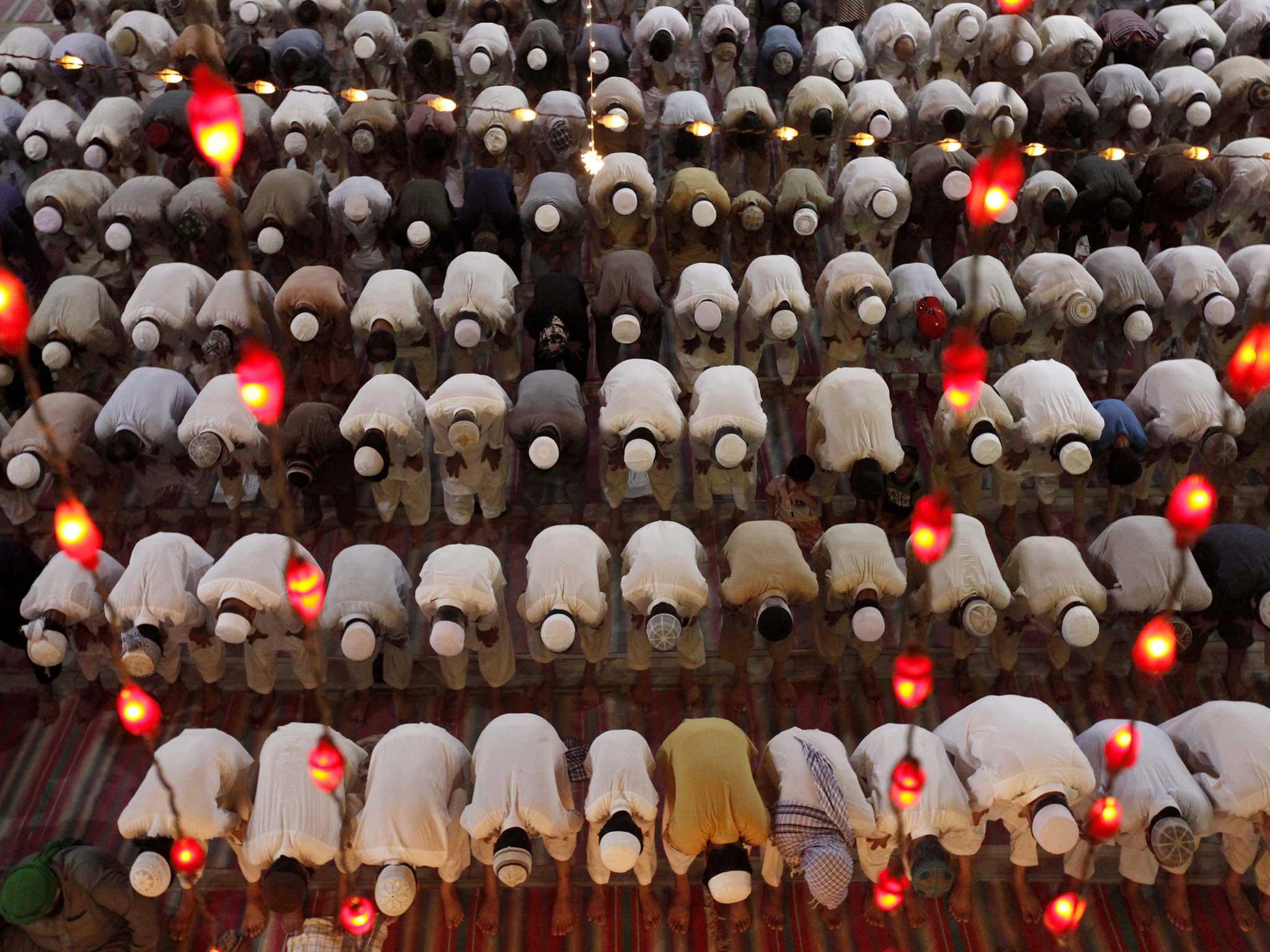 Ramadan all'oratorio, imam in parrocchia della Comasina a Milano: residenti e Forza Italia protestano