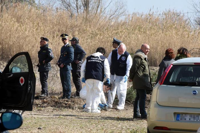 Porto Recanati, resti all'Hotel House: sono tutte ossa umane di una persona, forse anche un neonato