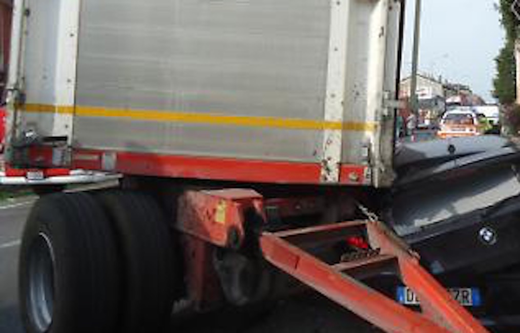 Incidente A14, rimorchio si sgancia e colpisce furgone: un ferito grave