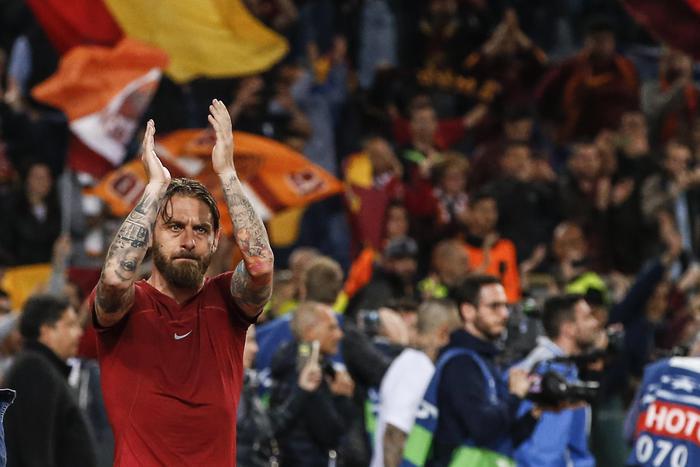 Champions League, Roma eliminata: non basta il 4-2 al Liverpool. Negati due rigori