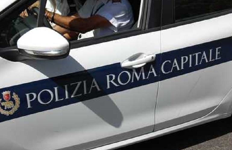 Ostia Antica (Roma), pattuglia dei vigili investe un pedone (foto d'archivio Ansa)