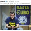 La foto di Salvini con la maglia "basta euro"