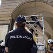 Sul luogo anche la polizia locale