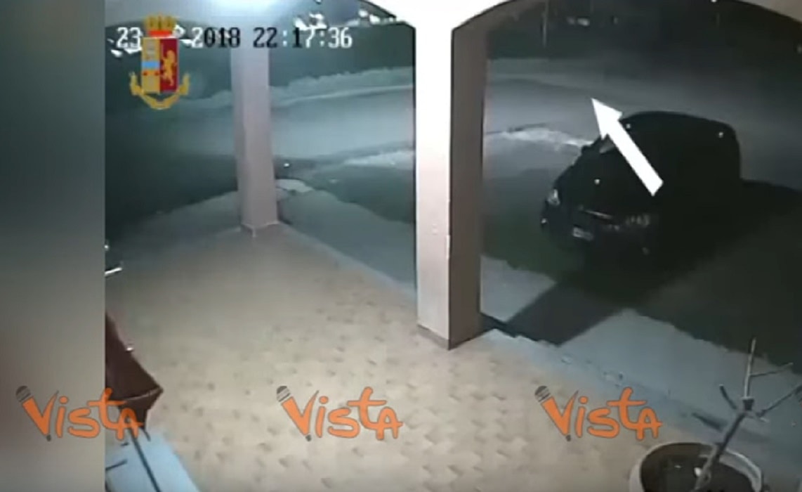 Caluso Torino tir sfonda passaggio livello