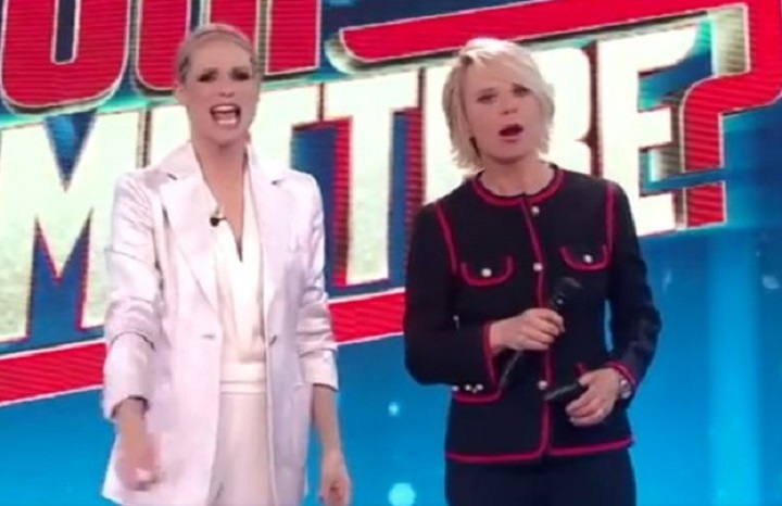 "Vuoi scommettere?", Michelle Hunziker a Aurora Ramazzotti: "Copriti perché..."
