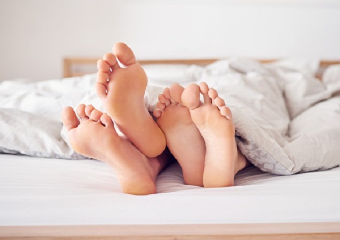 Suocero gli nega di sposare figlia, lui gli invia i video dei loro rapporti a letto