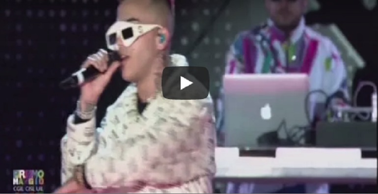 YOUTUBE Concerto 1 maggio, l'esibizione di Sfera Ebbasta: "vaffa" e dito medio