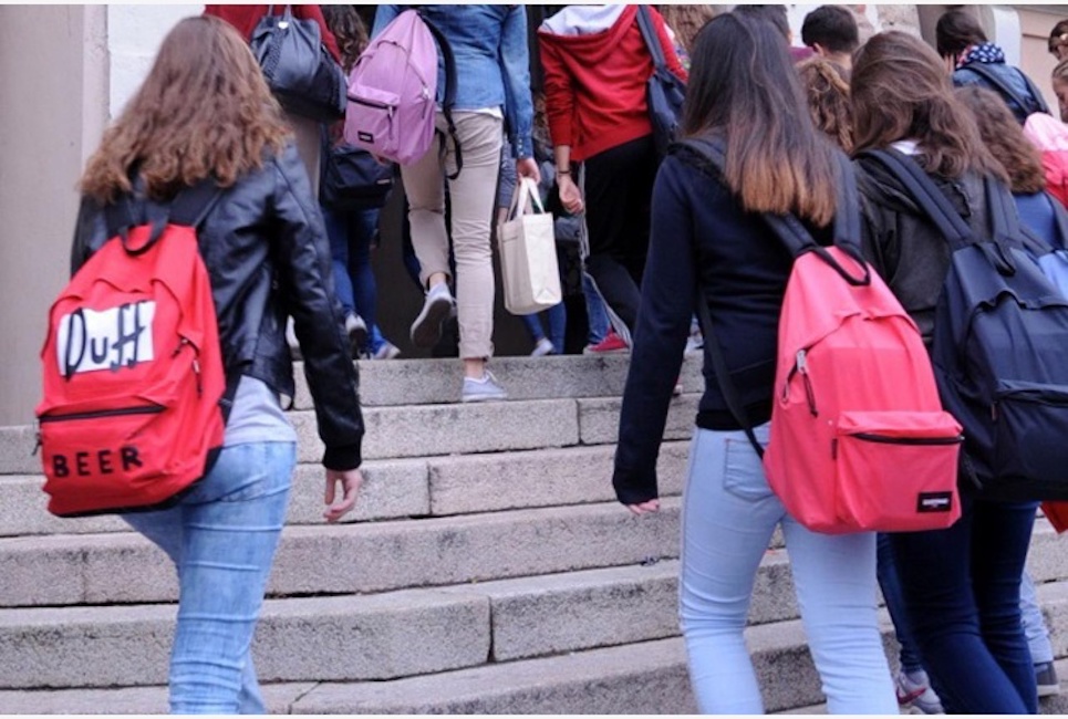 Bussolengo, spruzza spray urticante a scuola: 500 intossicati per la "bravata" di uno studente