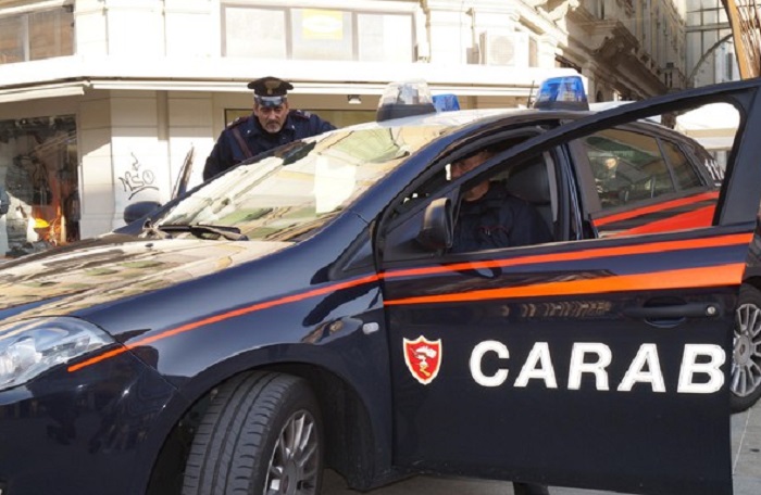 Roma, tenta di strangolare il figlio sedicenne nel sonno: arrestato (foto d'archivio Ansa)