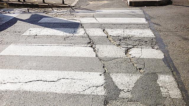 Milano, anziano travolto da autobus sulle strisce pedonali: è in coma