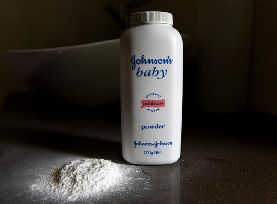 Johnson & Johnson condannata per talco cancerogeno a risarcimento