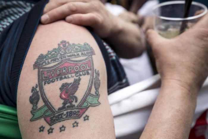 Roma-Liverpool, i tifosi inglesi bevono alcol non rispettando il divieto