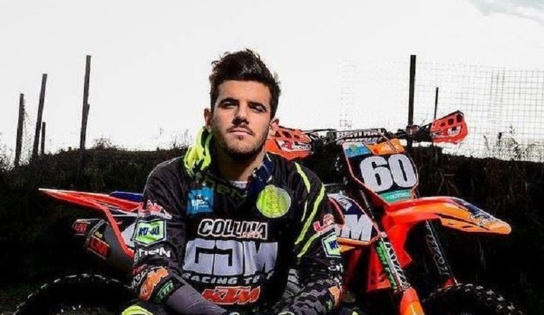 Bryan Toccaceli resta in terapia intensiva dopo l'incidente. Valentino Rossi correrà con un casco dedicato al pilota di motocross