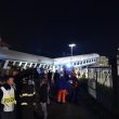 Caluso (Torino), treno urta tir e deraglia: un morto, 15 feriti