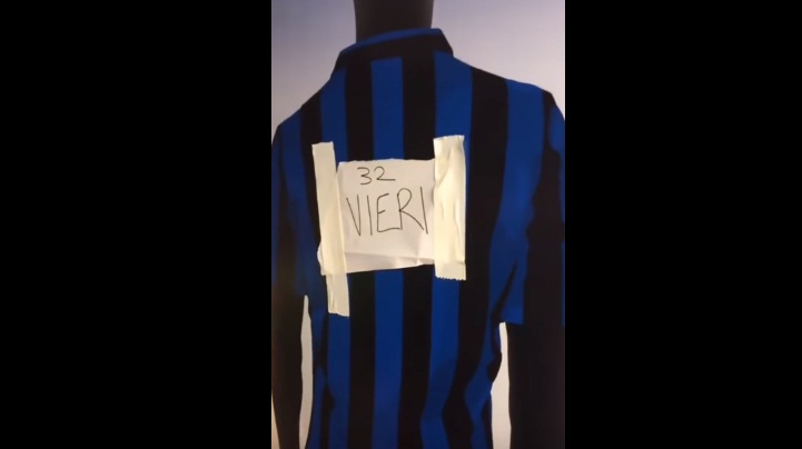 YOUTUBE Vieri nello spogliatoio dell'Inter: il suo nome non c'è e lui reagisce così