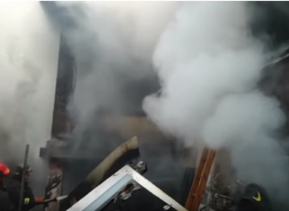 Trieste, palazzo in fiamme