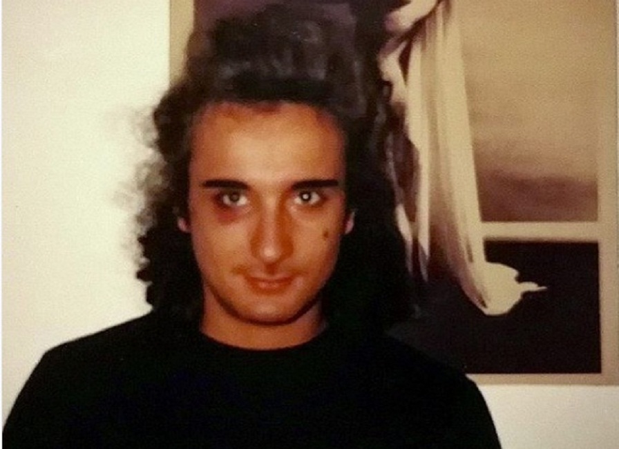 Vladimir Luxuria posta foto con i lividi da ragazzo: "Avevo 20 anni, mi aggredirono in metro"