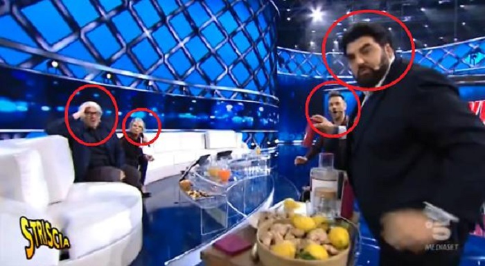 "Vuoi scommettere?", Michelle Hunziker cade in diretta. Panico in studio VIDEO