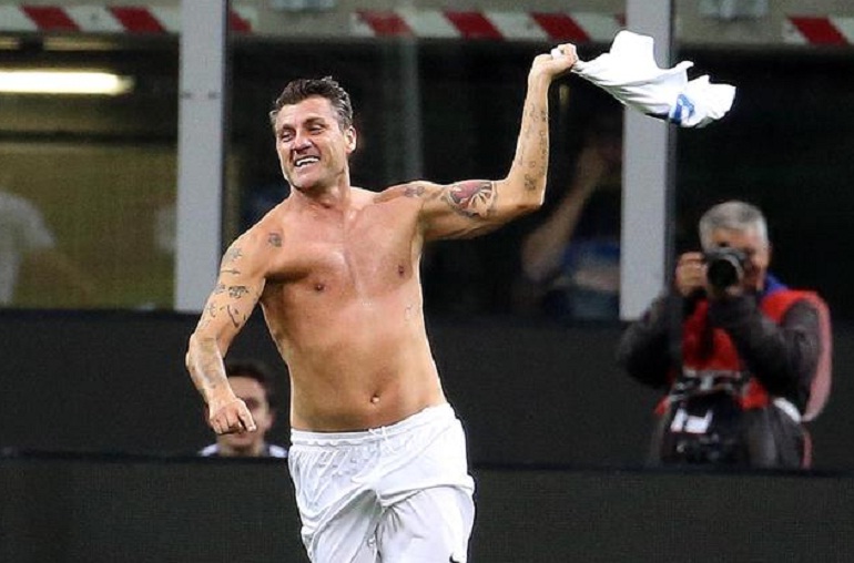 YOUTUBE Pirlo, la notte del Maestro: la partita d'addio finisce 7-7. Tutti i gol