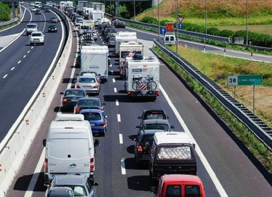 Doppio incidente in A4: un morto e un ferito, 9 km di coda