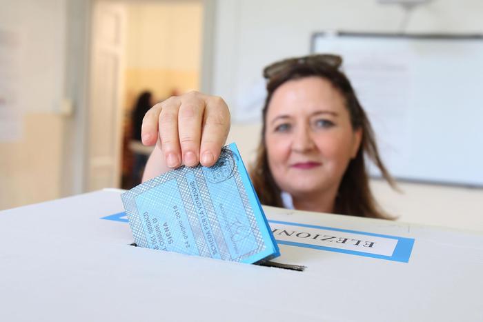 Pd perde i ballottaggi comunali. M5S vota Lega e viceversa. E' la legge del 58%. Italia rossa addio