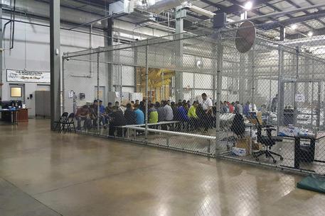 Trump, Usa: "Quei bambini? Saranno delinquenti!". Italia, la signora cattivista