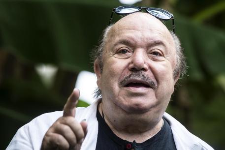 Lino Banfi: "Sì alla pistola in casa. Ma se poi la perdi e ti accoppano ne vale la pena?"