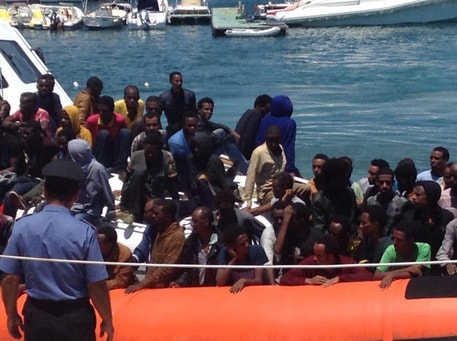 Barcone migranti Mediterraneo