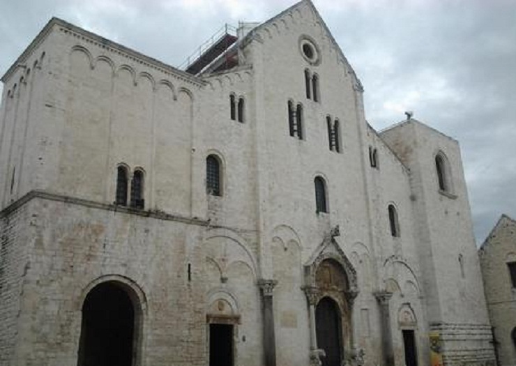 Maltempo Bari, allagata la cripta della Basilica di San Nicola (foto Ansa)