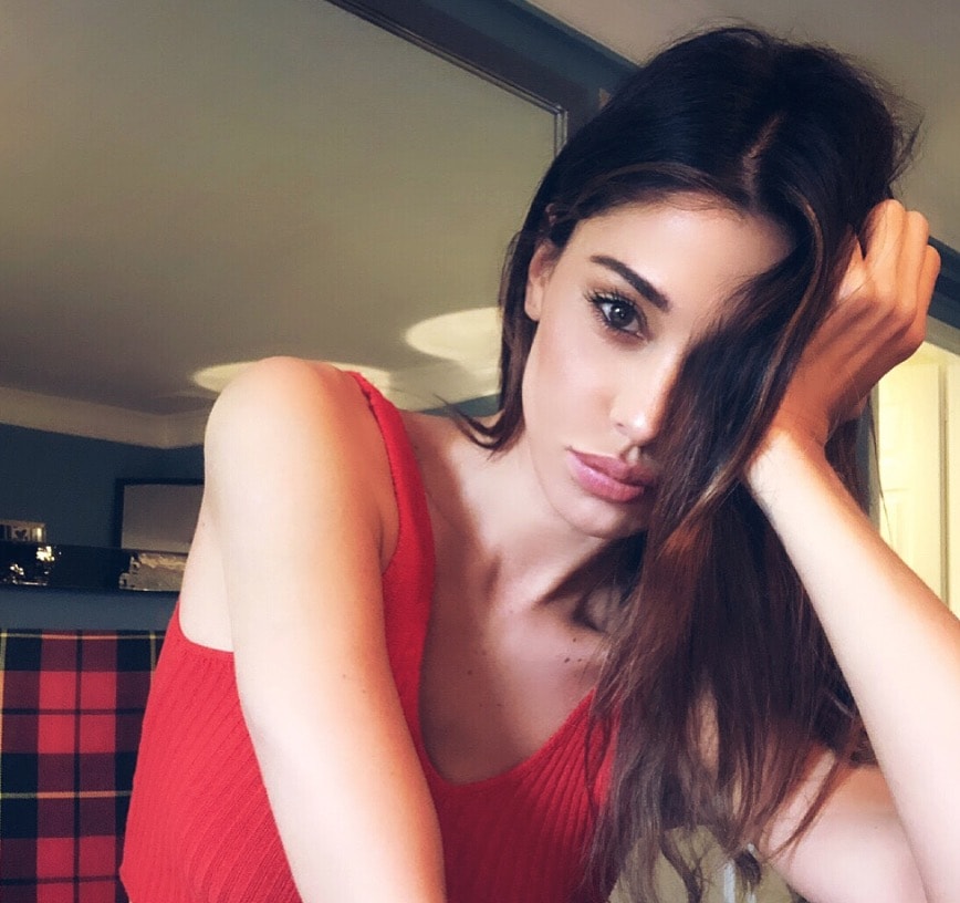 xBelen Rodriguez e Andrea Iannone fotografati insieme. Crisi rientrata?