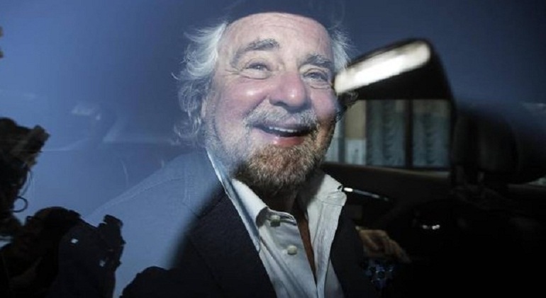 Beppe Grillo contro Claudio Amendola: "Gente che campa pubblicizzando il gioco d’azzardo augura a noi ogni male possibile" (foto Ansa)