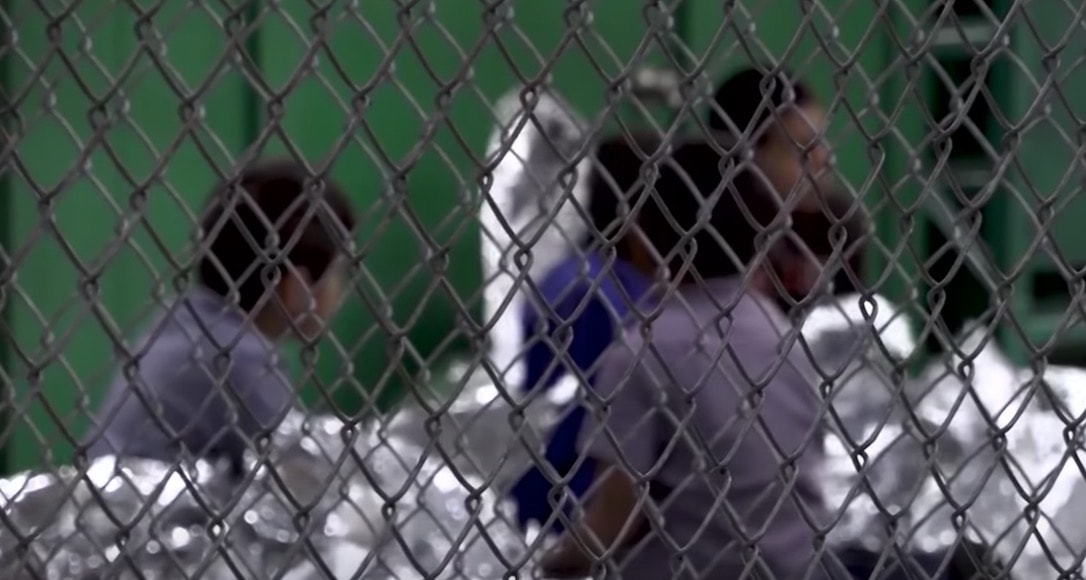 YOUTUBE Texas, gabbie con immigrati clandestini: bambini separati dai genitori