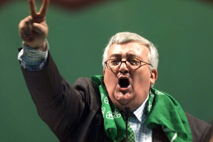 Mario Borghezio: "Devo dare 58mila euro alla Kyenge. Qualcuno mi compra casa?"