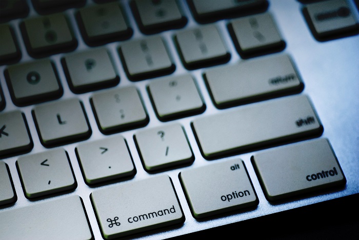 Veltroni e la scorta: storia di una bufala e di "leonesse da tastiera"